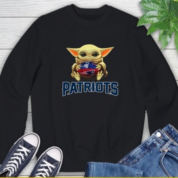 New England Patriots Baby Yoda Star Wars NFL Football Christmas Sweatshirt 91 - Picture 1 of 5